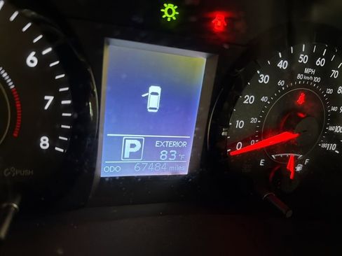 Used 2016 Toyota Sienna LE image 3