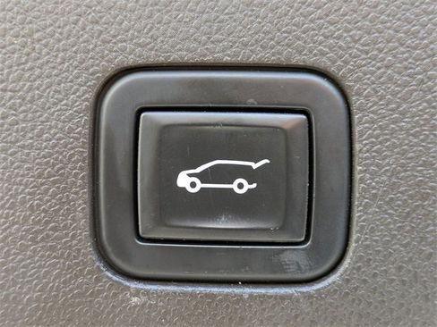 Used 2021 Chevrolet Suburban Z71 w/ Z71 Off-Road Package image 13