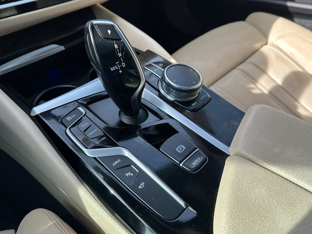 Used 2018 BMW 530e RWD image 26