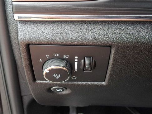 Used 2020 Jeep Grand Cherokee Limited AWD/4WD image 28