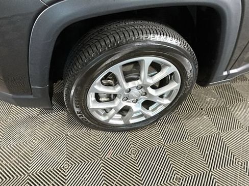 Used 2023 Jeep Compass Latitude AWD/4WD image 9