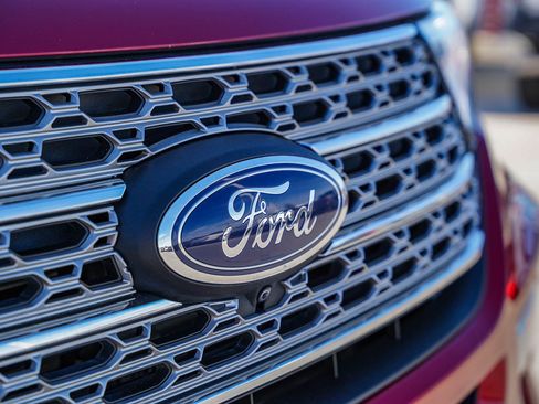 Used 2023 Ford Explorer Limited image 12