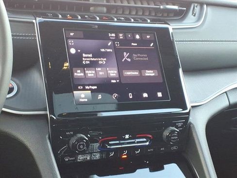 New 2025 Jeep Grand Cherokee Laredo X image 8