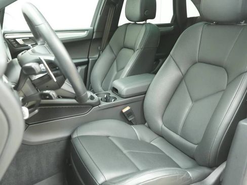 Certified 2026 Porsche Macan AWD/4WD image 5