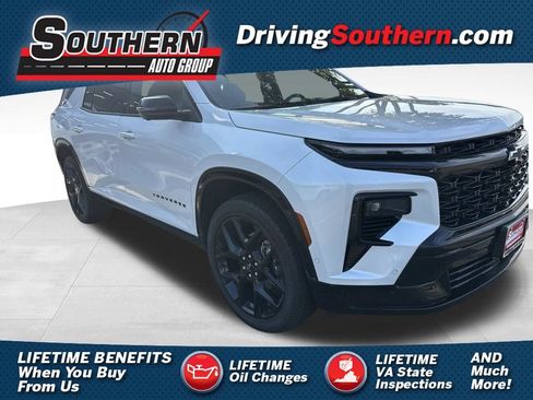 Used 2024 Chevrolet Traverse RS w/ LPO, Floor Liner Package FWD image 1