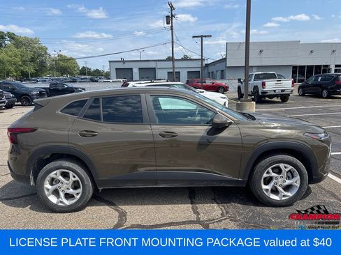 Used 2024 Chevrolet Trax LS w/ LS Convenience Package FWD image 4