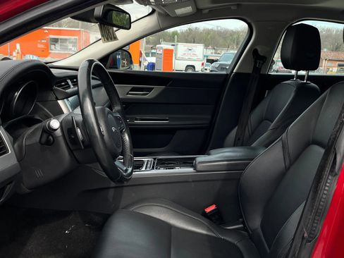 Used 2017 Jaguar XF Premium image 9