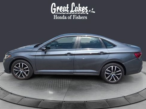 Used 2025 Volkswagen Jetta SE w/ Sunroof Package FWD image 2