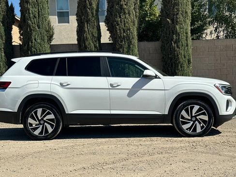 Certified 2024 Volkswagen Atlas SE image 3