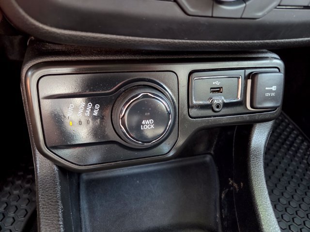 Used 2022 Jeep Renegade Latitude w/ Convenience Group AWD/4WD image 27
