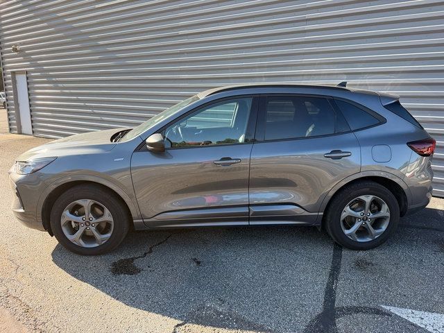 Used 2024 Ford Escape ST-Line w/ Tech Pack #1 AWD/4WD image 2