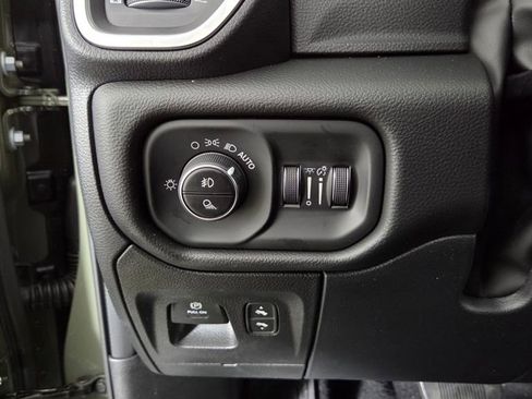 New 2026 RAM 1500 4x4 Crew Cab image 15