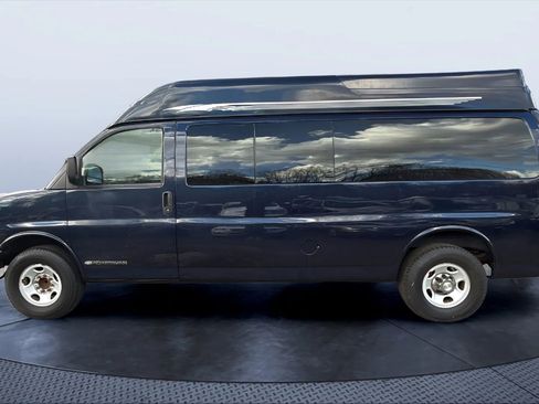 Used 2010 Chevrolet Express 3500 LT w/ LT Preferred Equipment Group image 2