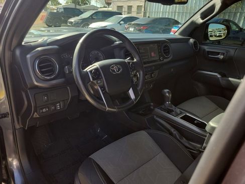 Used 2022 Toyota Tacoma TRD Sport image 18