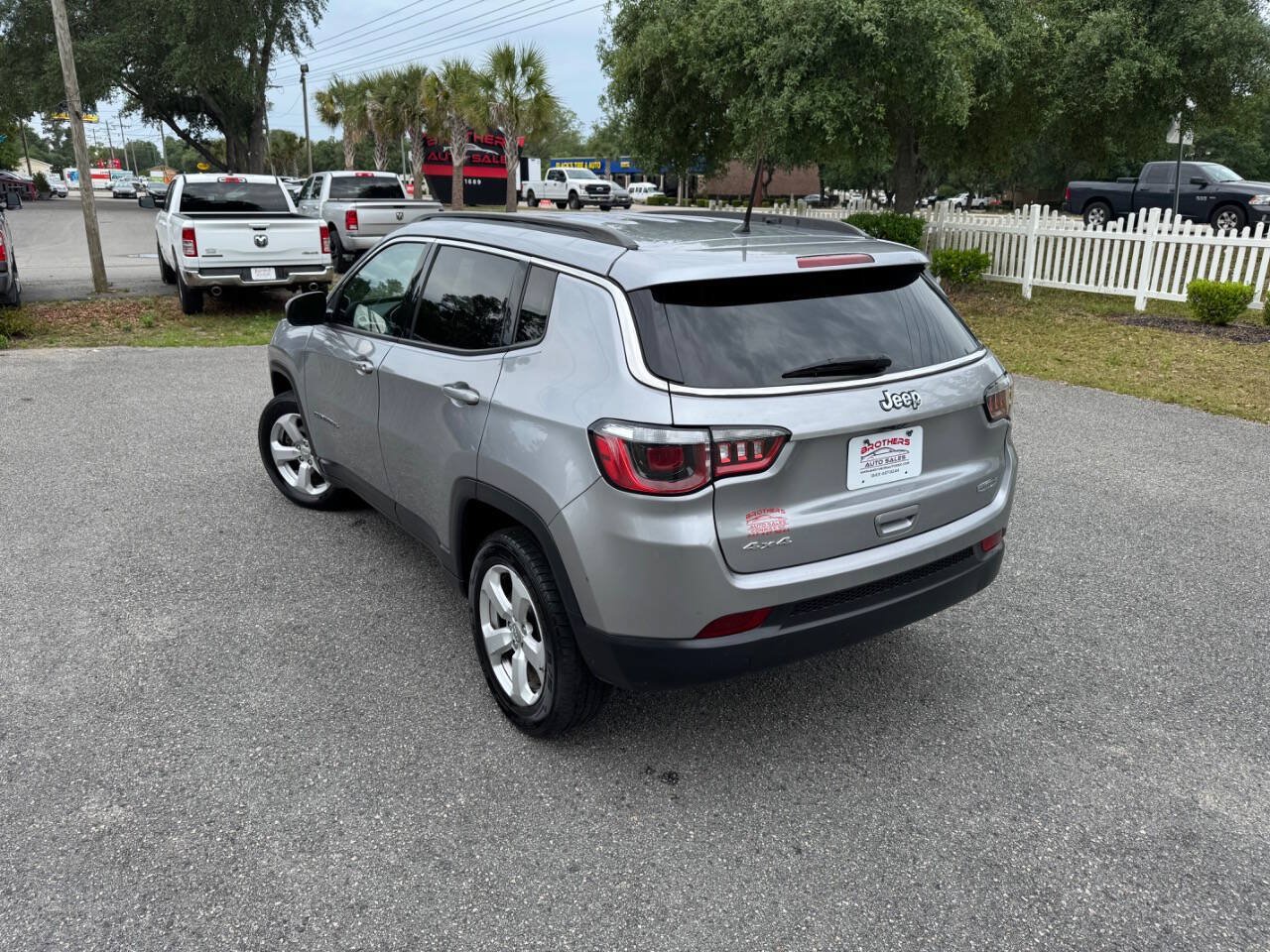 Used 2018 Jeep Compass Latitude AWD/4WD image 4