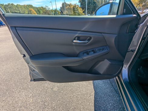 Used 2023 Nissan Sentra SV image 15