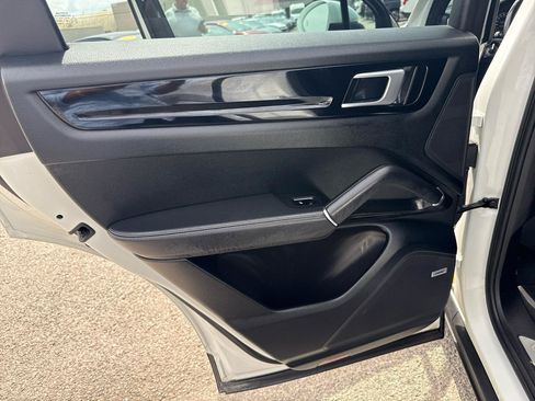 Used 2019 Porsche Cayenne AWD/4WD image 15