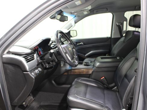 Used 2019 Chevrolet Tahoe LT image 3