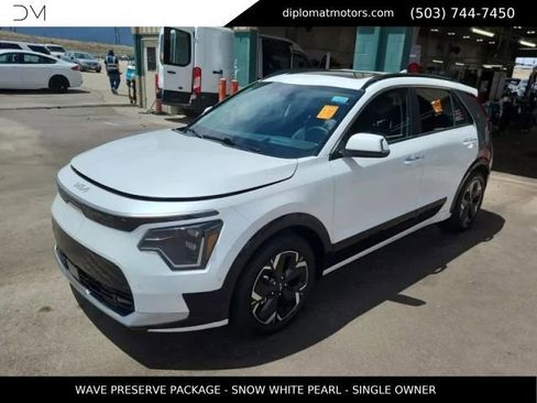 Used 2023 Kia Niro Wave w/ Wave Preserve Package FWD image 1