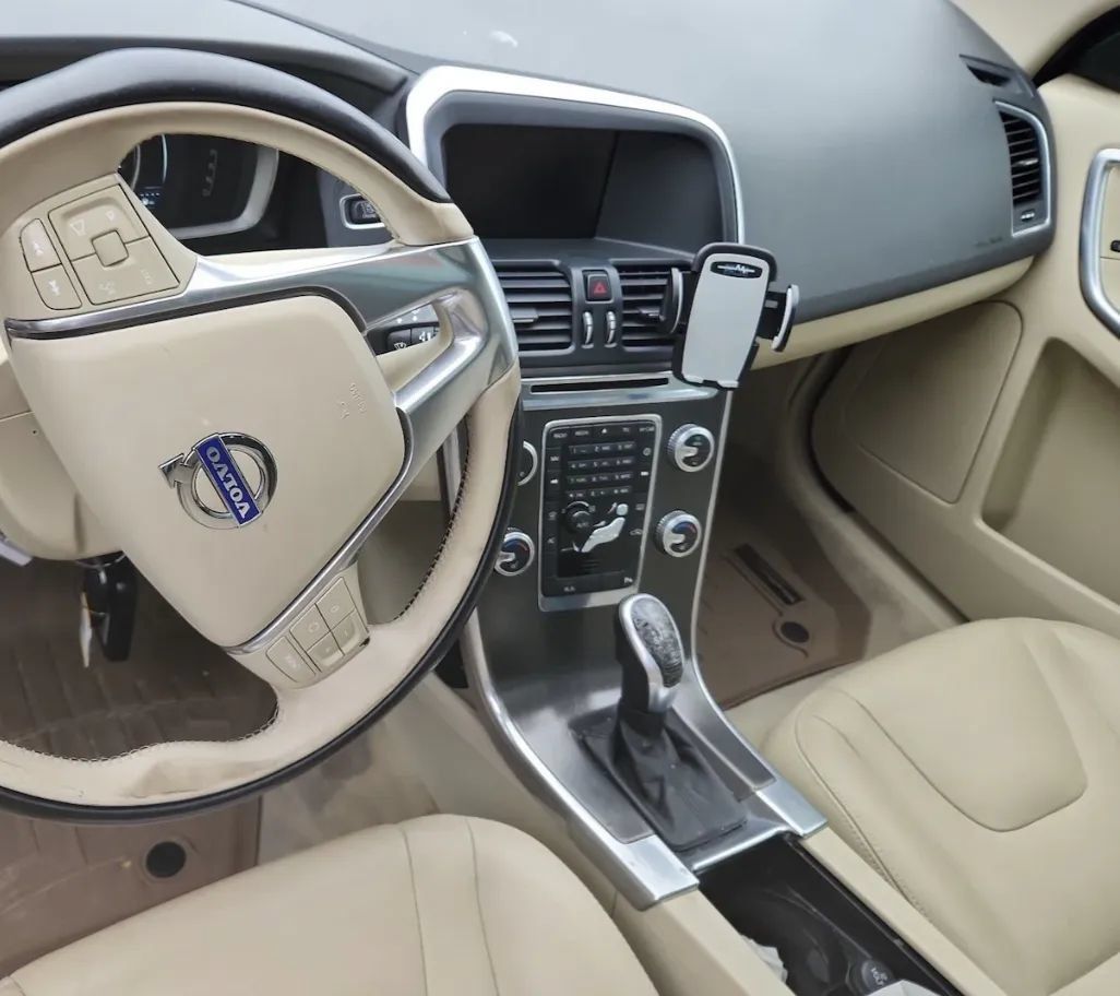 Used 2015 Volvo XC60 T5 AWD/4WD image 6