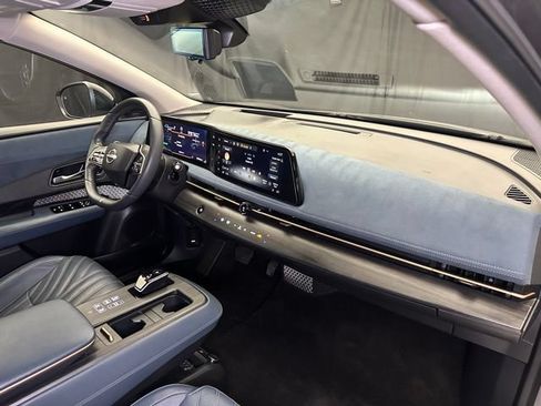 Used 2024 Nissan Ariya AWD image 17
