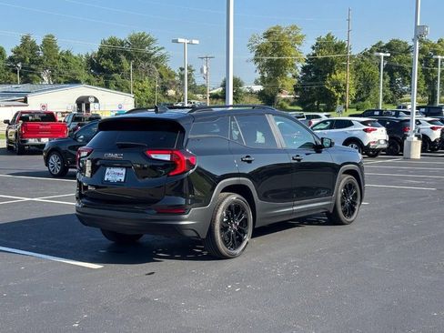 Used 2022 GMC Terrain SLE w/ Driver Convenience Package FWD image 3