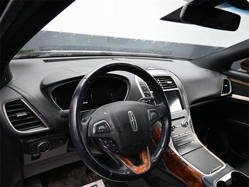 Used 2018 Lincoln MKX Reserve w/ Lincoln MKX Climate Package image 12