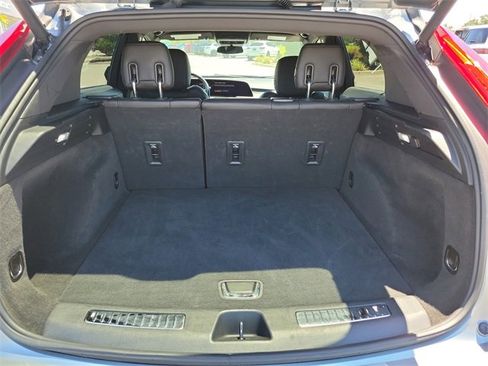 Used 2024 Cadillac XT4 Premium Luxury image 7