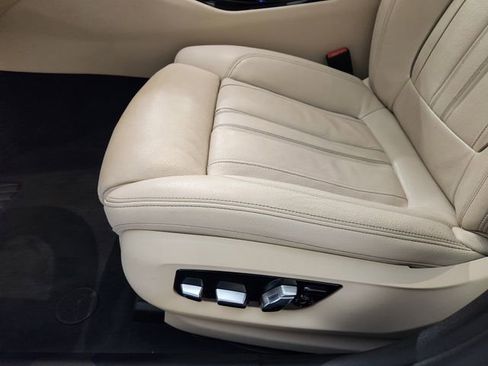 Used 2020 BMW 530i w/ Premium Package RWD image 24