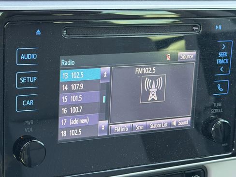 Used 2019 Toyota Corolla LE w/ Carpet Mat Package (TMS) FWD image 11