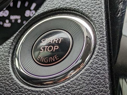 Used 2018 Nissan Rogue SV w/ Premium Package FWD image 27