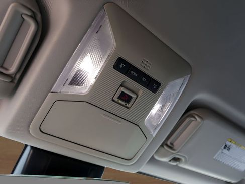 Used 2025 Toyota RAV4 XLE FWD image 21