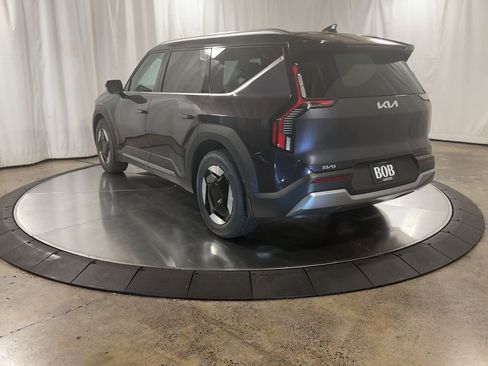 New 2026 Kia EV9 Wind image 8