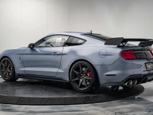 Used 2022 Ford Mustang Shelby GT500 w/ Carbon Fiber Track Pack RWD image 9