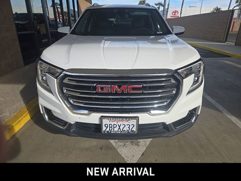 Certified 2022 GMC Terrain SLT w/ Infotainment Package II image 3
