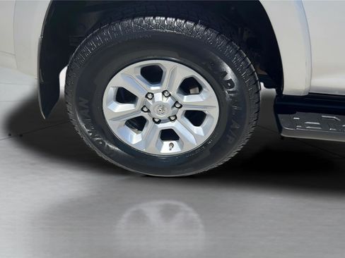 Used 2020 Toyota 4Runner SR5 AWD/4WD image 21