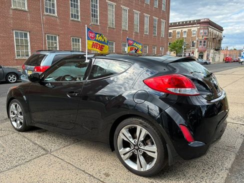 Used 2017 Hyundai Veloster Value Edition FWD image 5