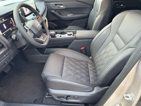 New 2026 Nissan Rogue Platinum image 17