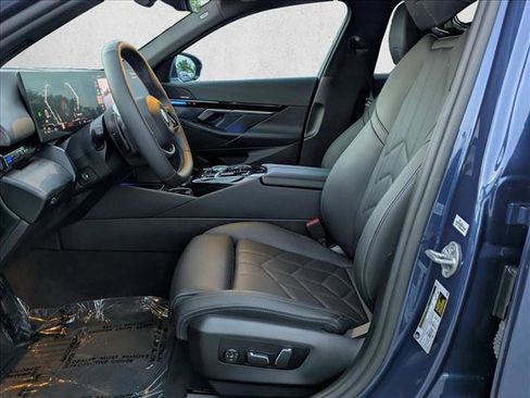 Certified 2024 BMW 530i w/ Convenience Package image 16