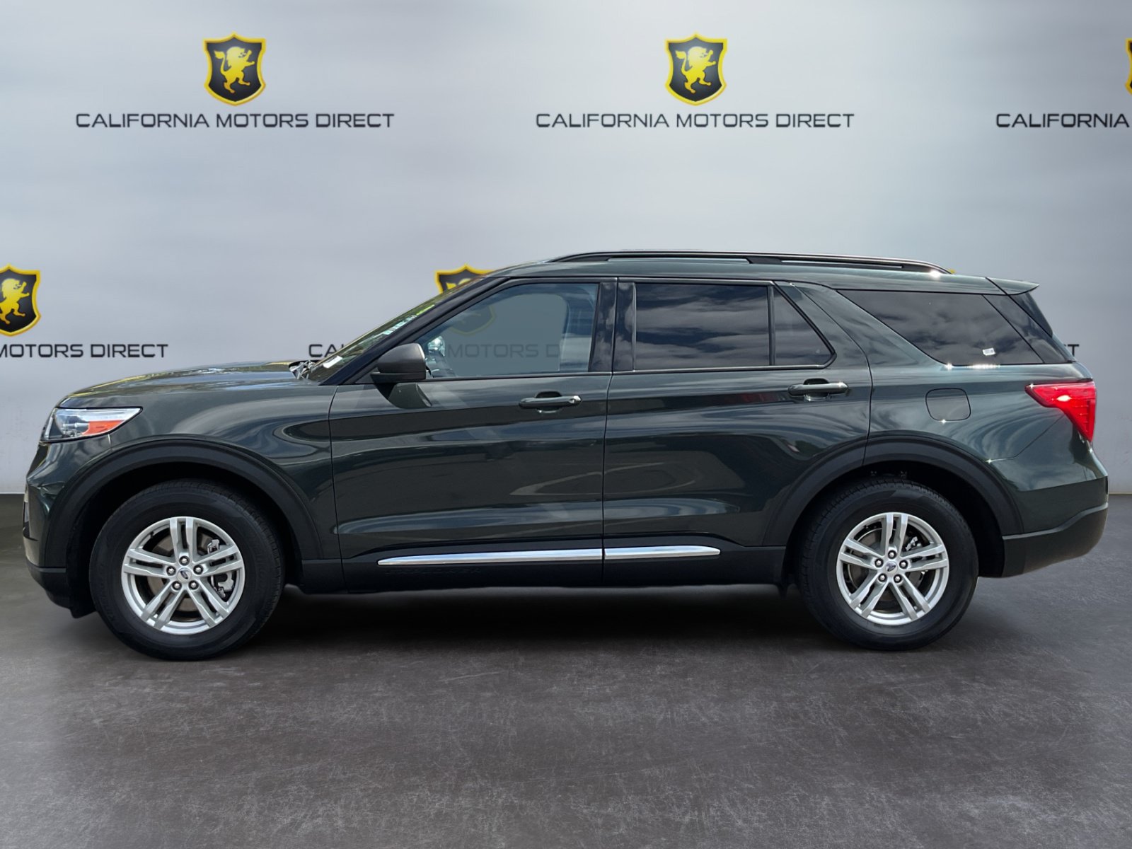 Used 2023 Ford Explorer XLT w/ Equipment Group 202A RWD image 8