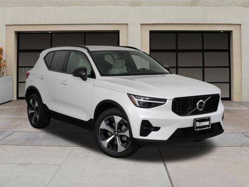 New 2026 Volvo XC40 B5 Plus w/ Protection Package Premier AWD/4WD image 19