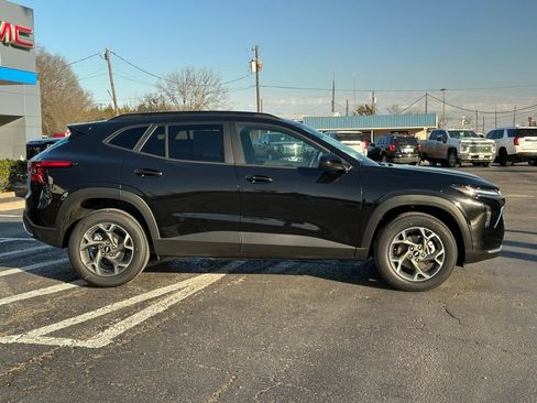 New 2026 Chevrolet Trax LT w/ Driver Confidence Package image 5