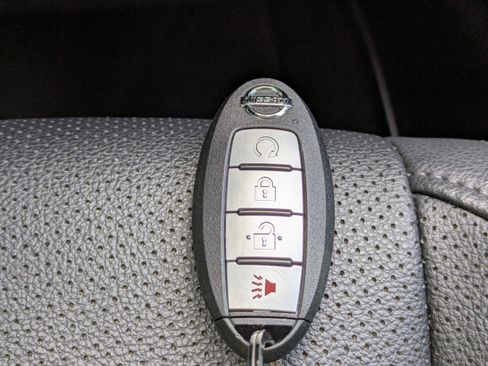 Used 2022 Nissan Rogue Sport SL w/ Premium Package FWD image 29