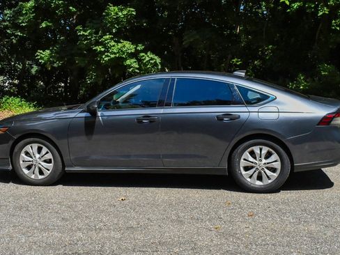 Used 2023 Honda Accord EX image 3