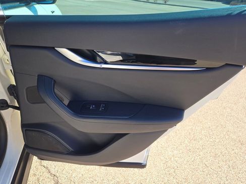 Used 2023 Maserati Levante Modena image 11