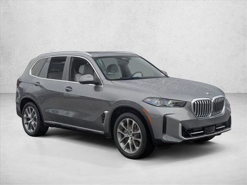 New 2026 BMW X5 xDrive40i w/ Climate Comfort Package image 7