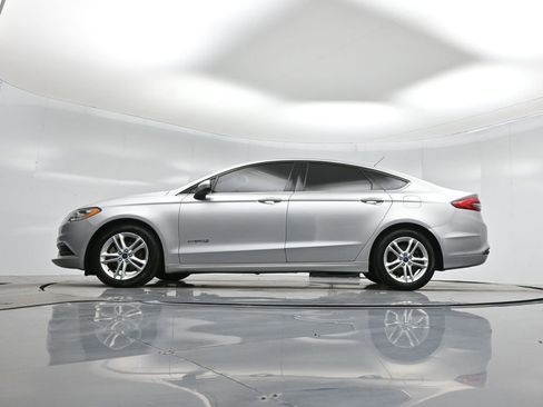 Used 2018 Ford Fusion SE image 7