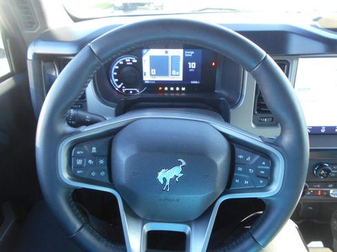 Used 2021 Ford Bronco Outer Banks image 10