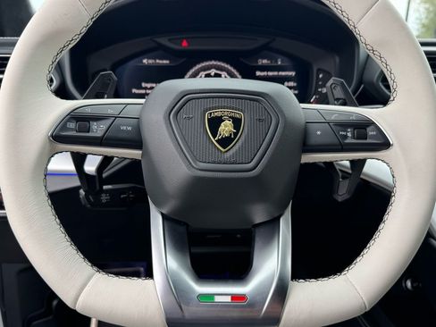 Used 2019 Lamborghini Urus AWD/4WD image 57