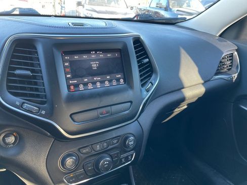 Used 2019 Jeep Cherokee Latitude Plus w/ Cold Weather Group image 12